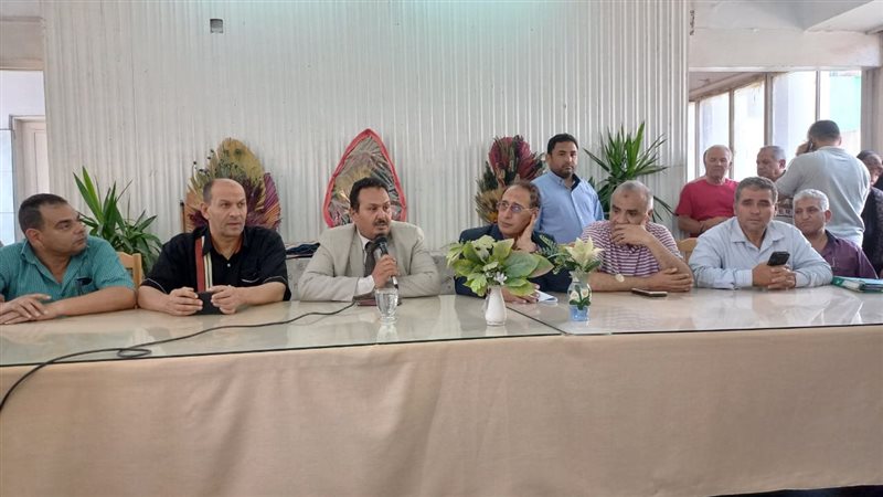 وزير الزراعة يعين