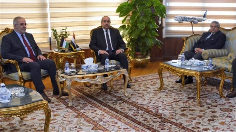 وزير الطيران خلال