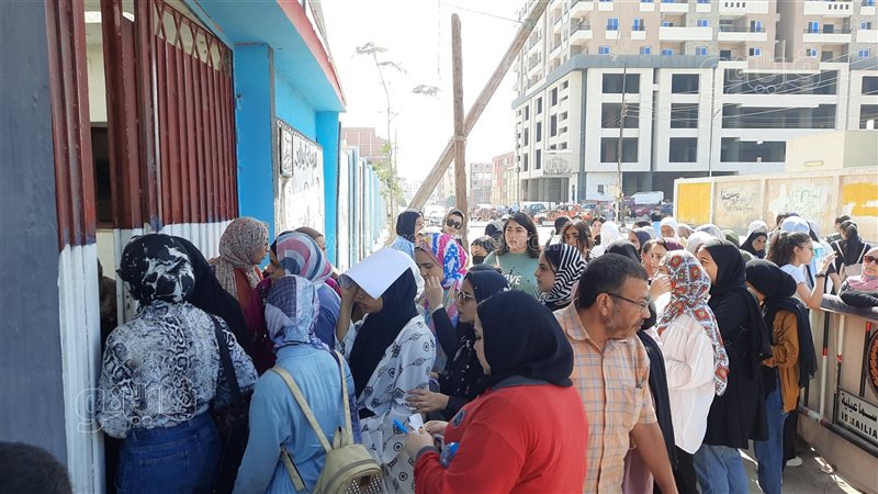  توافد الطالبات على