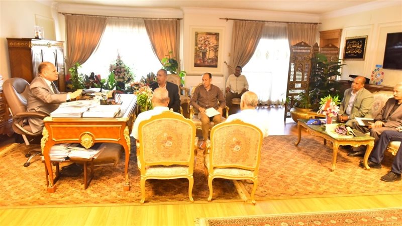 اجتماع محافظ أسيوط