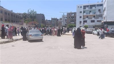 توافد طلاب الثانوية العامة بالقليوبية لأداء امتحان اللغة العربية 
