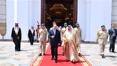  السيسي يغادر البحرين والملك في مقدمة مودعيه