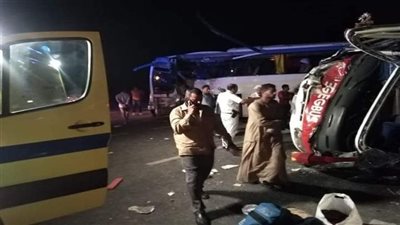 إصابة 3 أشخاص في تصادم تريلا و3 سيارات أعلى محور محمد نجيب