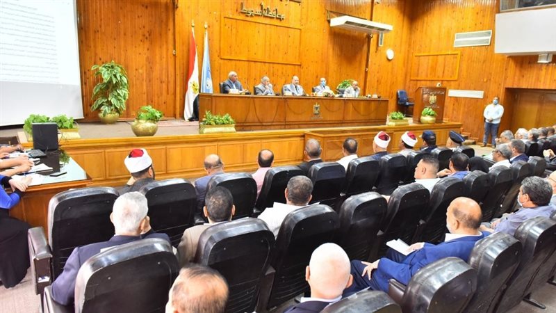 اجتماع محافظ أسيوط