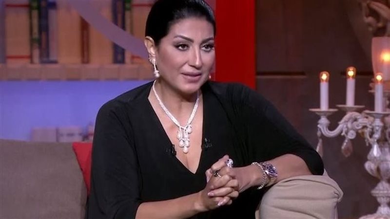 الفنانة وفاء عامر