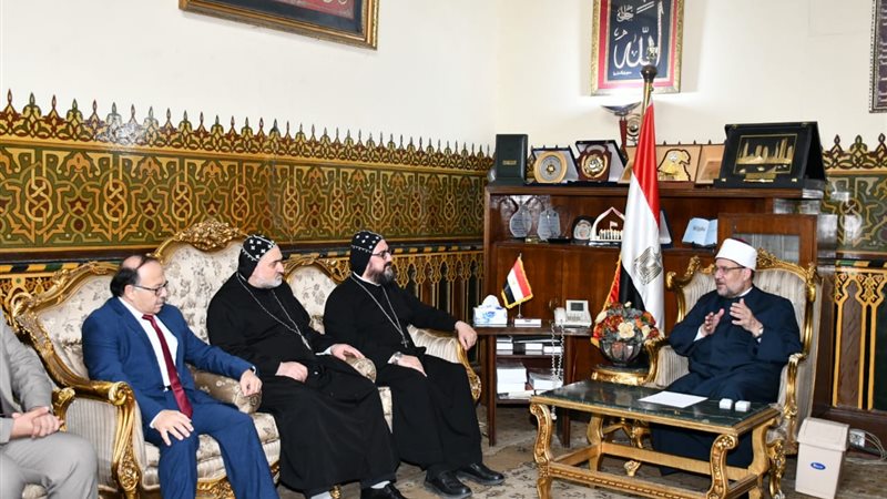 وزير الأوقاف يستقبل