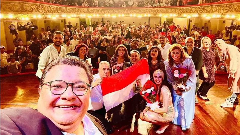 فريق مسرحية ليلتكم