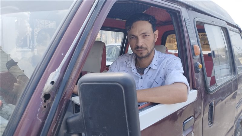 سائق بالبحيرة يقوم