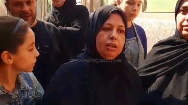 اسرة بسنت امام قبرها