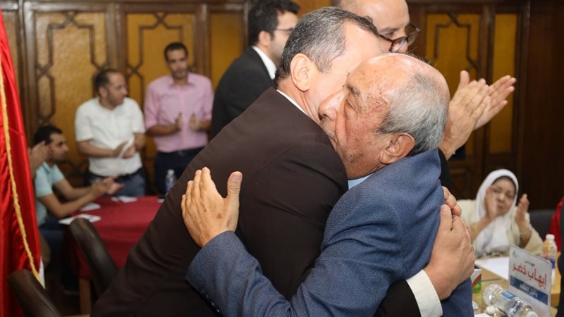بالأحضان.. انتهاء