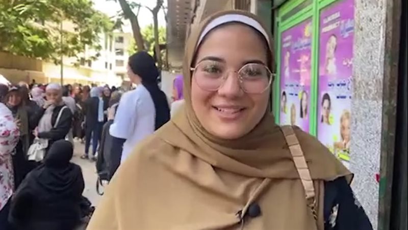 طالبة بالثانوية العامة