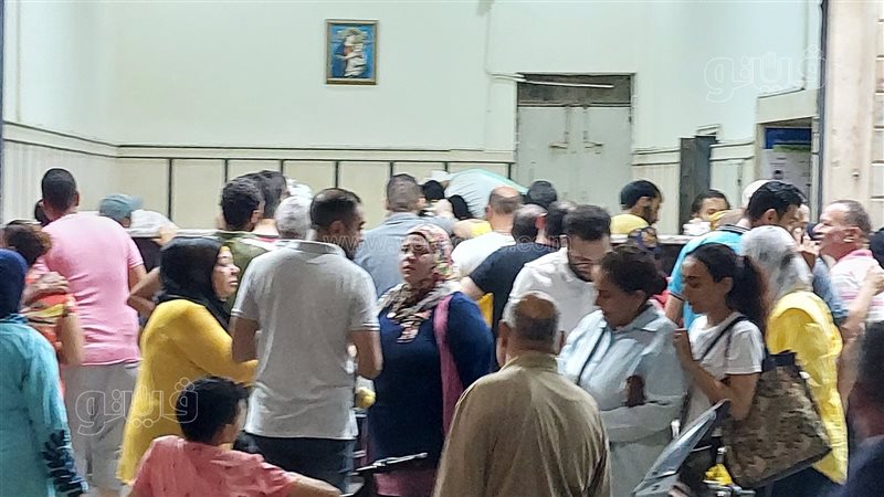 زحام على منافذ بيع