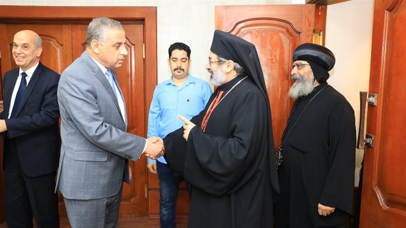 محافظ سوهاج يستقبل