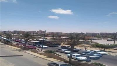 زحام واصطفاف السيارات بمدخل مرسى مطروح لقضاء إجازة عيد الأضحى | فيديو