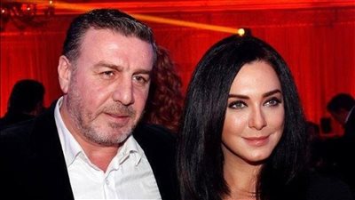 سلاف فواخرجي تثير الجدل بإقامتها مع زوجها بنفس المنزل رغم الانفصال