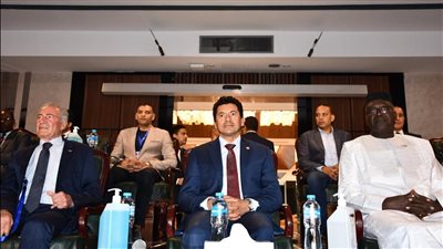 انطلاقة قوية.. وزير الرياضة يُهنئ منتخب اليد بعد الفوز على الكاميرون