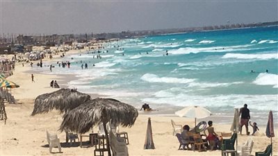 مرسى مطروح تعلن حالة الطوارئ في الشواطئ المفتوحة.. وتحذر الزوار من السباحة
