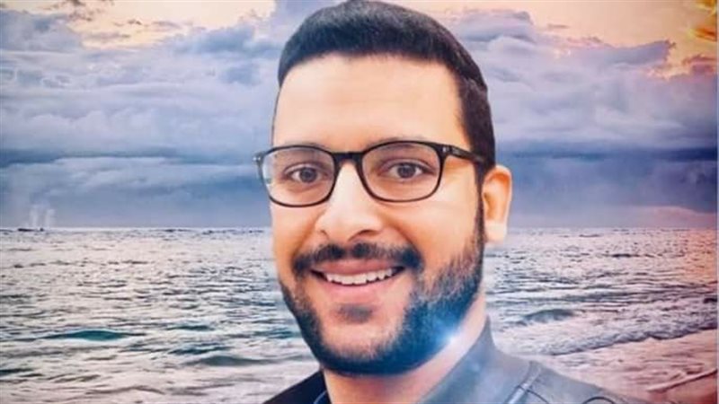 صيدلي مصري احمد حاتم