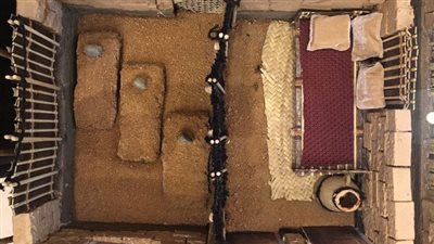 قدم عمر بن الخطاب وصندوق السيدة فاطمة.. حكايات من داخل الحجرة النبوية | فيديو