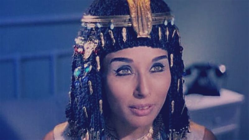 الفنانة لبنى عبد