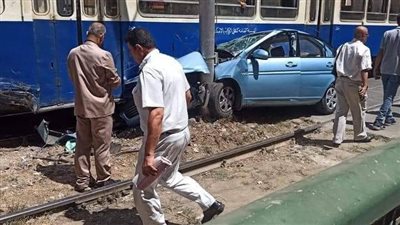 إصابة 3 أشخاص في حادث تصادم سيارة وترام الرمل بالإسكندرية 