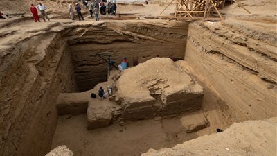 الآثار تعلن الكشف عن مقبرة قائد الجنود الأجانب فى أبوصير | صور