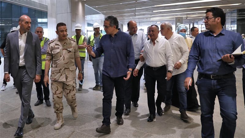 وزير السياحة والآثار