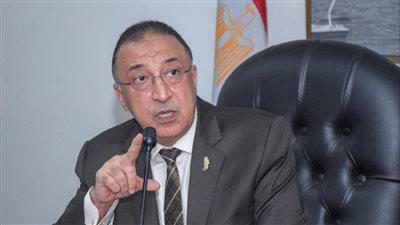 محافظ الإسكندرية يؤكد استمرار تكثيف الحملات الرقابية على المواقف ومحطات الوقود
