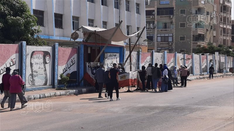 جانب من توافد الطلاب
