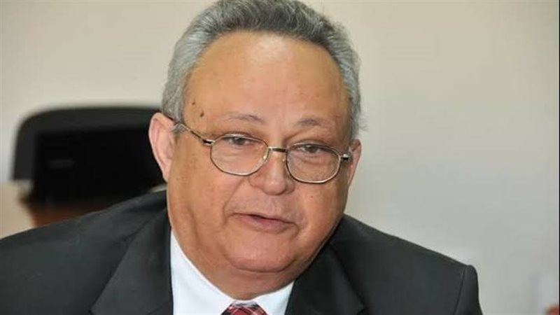 الدكتور أحمد زايد