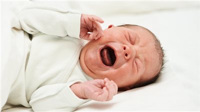 بعد التعرف على أسبابه.. علاج المغص الشديد عند الرضع 