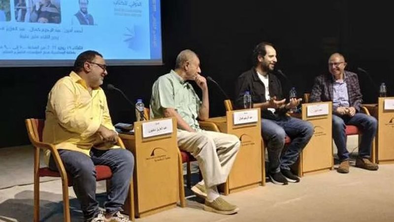نجوم جزيرة غمام بمكتبه