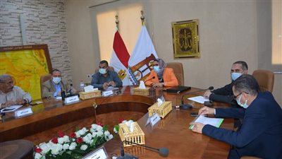 نائب محافظ الوادي الجديد تعقد اجتماعًا مع رؤساء المراكز