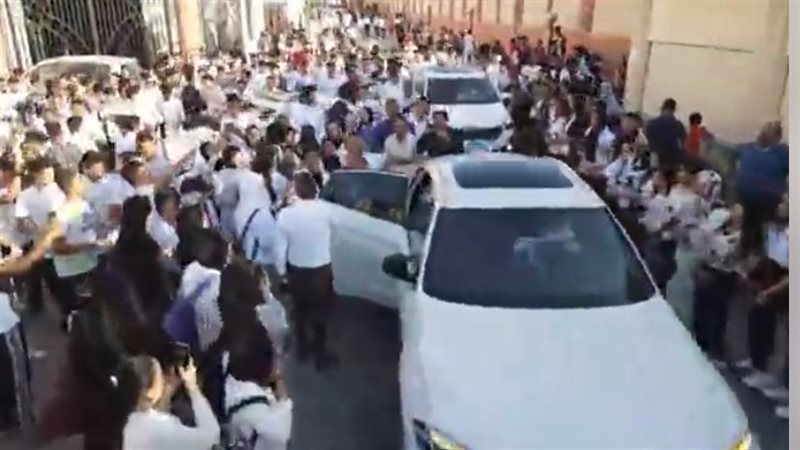 جانب من استقبال الطلاب