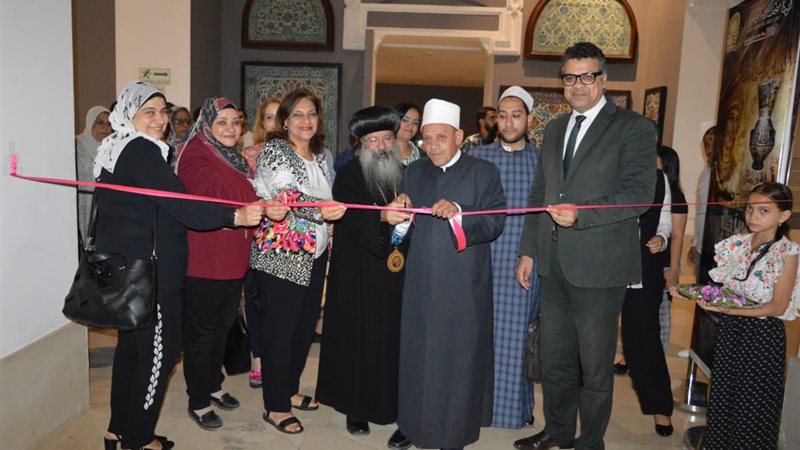الآثار تنظم معرض