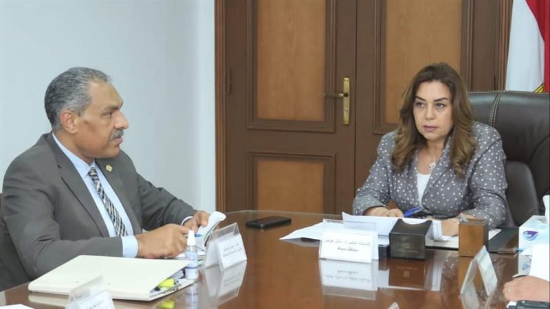 د منال عوض محافظ