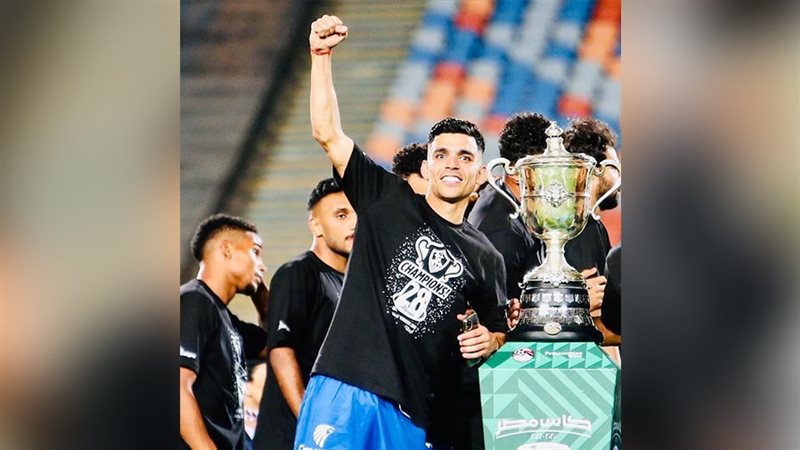 أشرف بن شرقي لاعب