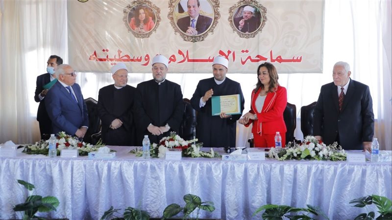 محافظ دمياط ووزير