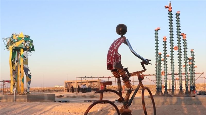 بعض القطع المعروضة