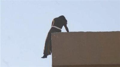 قانوني يكشف عقوبة التهديد بالانتحار في الأماكن العامة 
