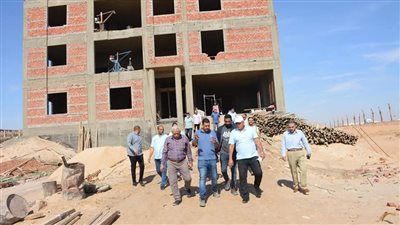 محافظ الوادي الجديد يتابع أعمال الإنشاءات بمجمع المصالح الحكومية المميكن بالخارجة 