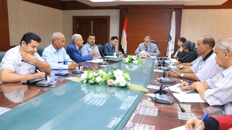 محافظ سوهاج يعقد