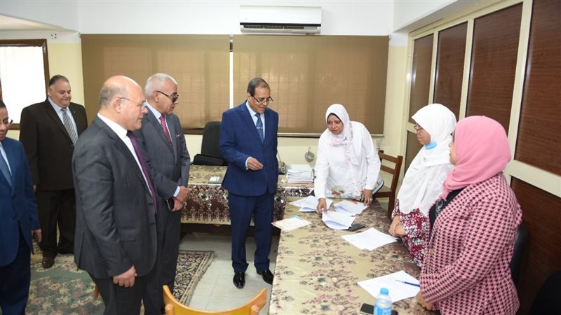 جانب من تفقد الاختبارات