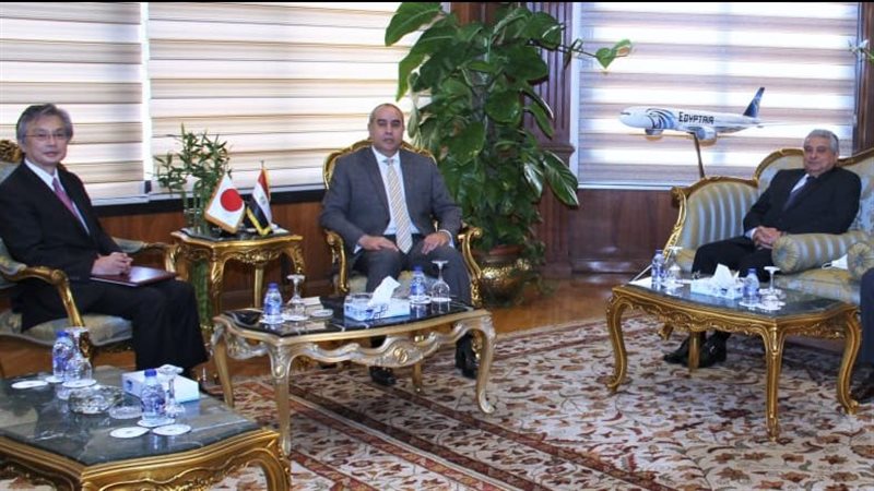 وزير الطيران خلال