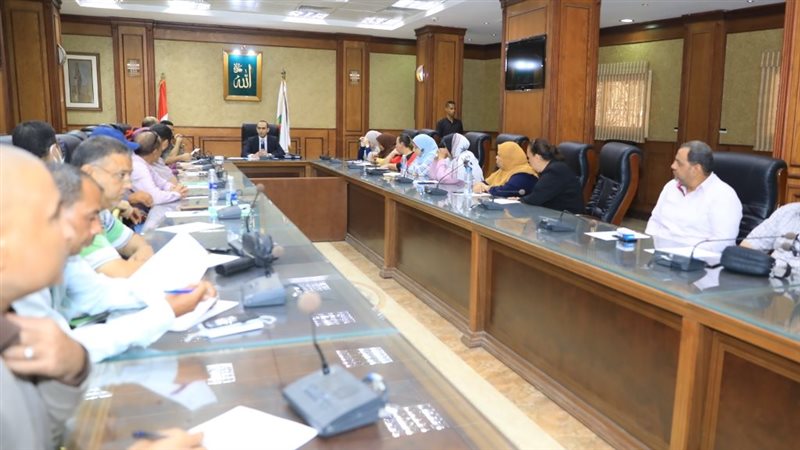 اجتماع محافظ سوهاج