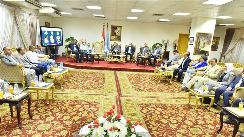 محافظ اسيوط والنواب