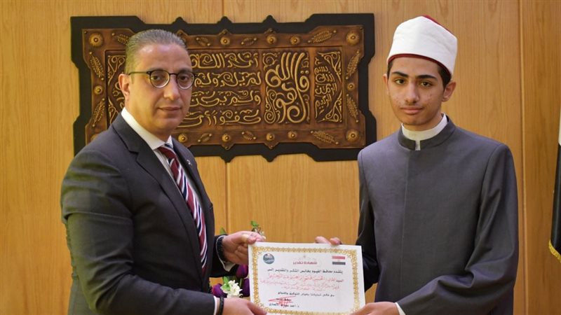 تكريم اول الثانوية