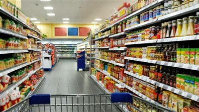 التحقيق مع صاحب محل بالجيزة لاتهامه باحتكار سلع غذائية