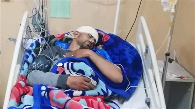 سيارة تدهس شخصين