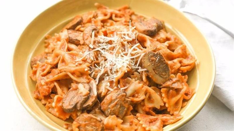مكرونة بالبينك صوص